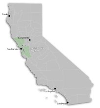 Mapa de California que muestra las principales ciudades, con el área de la bahía de San Francisco resaltado en verde